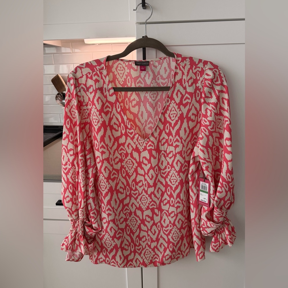 Vince Camuto blouse v-neck sz L dark coral & cream elastic sleeve detail
